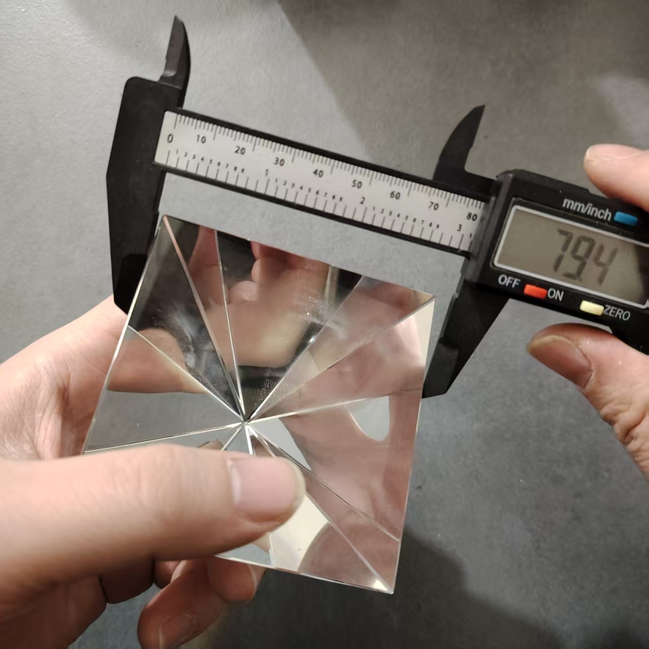 ปริซึมแก้วคริสตัลทรงพีระมิดสี่ - Photography Lighting Test บทวิจารณ์และราคา